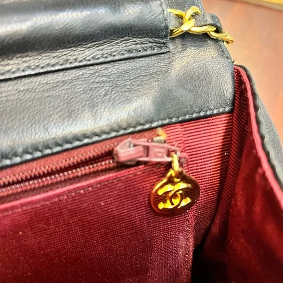 Vintage 1980’s Channel Diagonal Quilted Shoulder Bag with COA - Picture 9 of 16